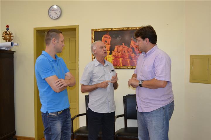 Andres anuncia criação de lei de feiras itinerantes